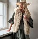 BYPIAS - Gilet Furry (off white)