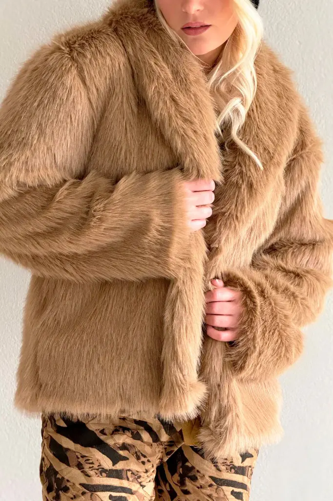 BYPIAS - Manteau Demi Fausse Fourrure (beige)