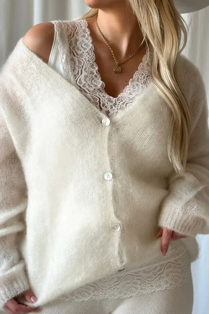 BYPIAS - Cardigan Coziness (off white)
