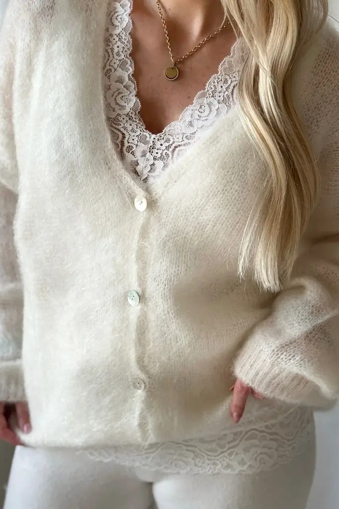BYPIAS - Cardigan Coziness (off white)