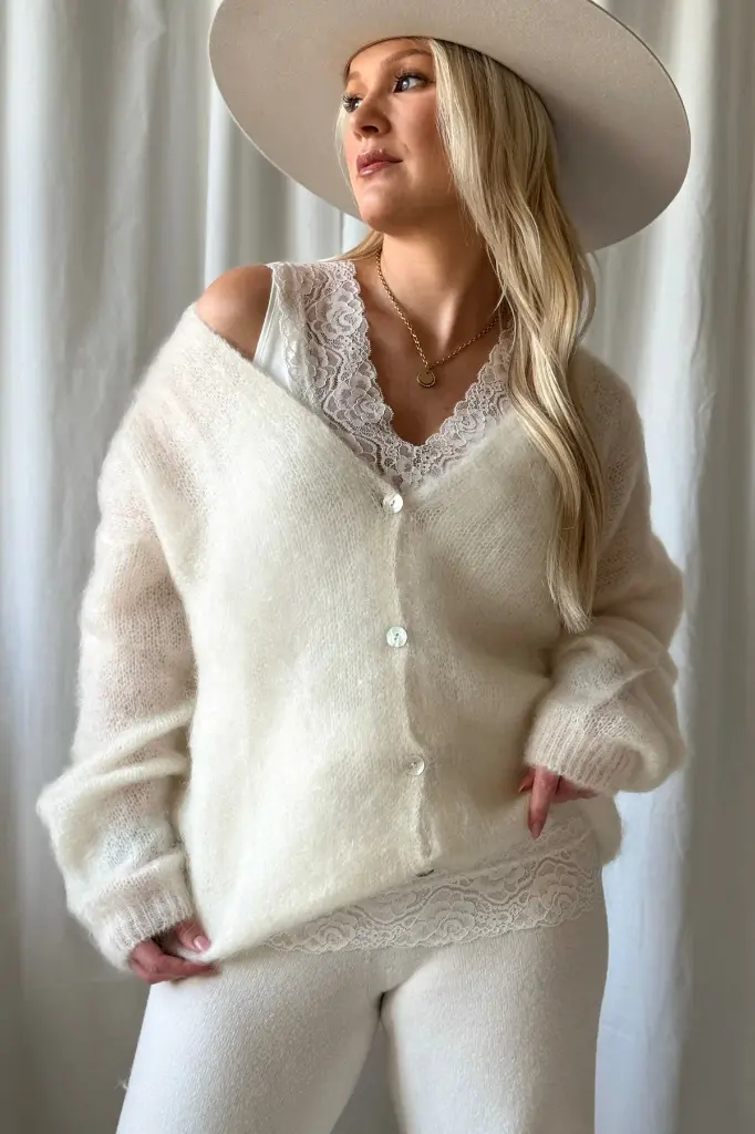 BYPIAS - Cardigan Coziness (off white)