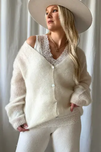 BYPIAS - Cardigan Coziness (off white)